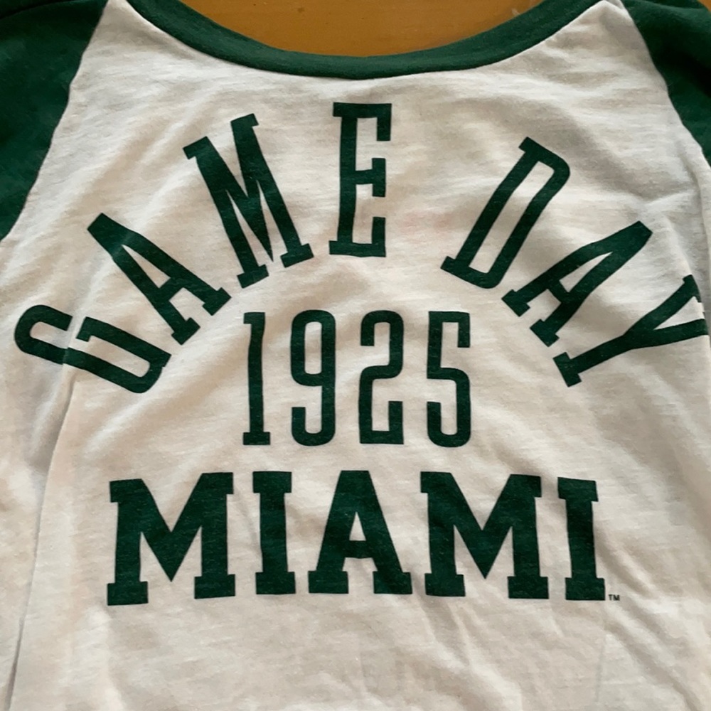 PINK UM game day shirt🧡💚